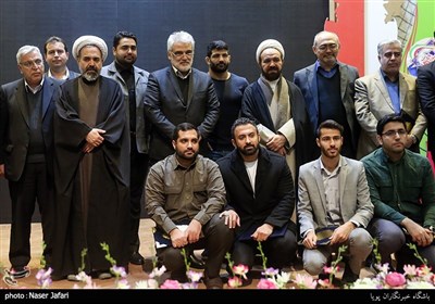 تقدیر از برگزیدگان در مراسم گرامیداشت روز دانشجو در دانشگاه آزاد اسلامی