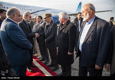 علی لاریجانی رئیس مجلس شورای اسلامی از طریق فرودگاه شهید اشرفی وارد کرمانشاه شدند.