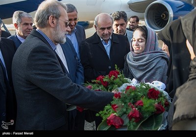 استقبال از علی لاریجانی رئیس مجلس شورای اسلامی در فرودگاه شهید اشرفی کرمانشاه 