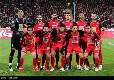 دیدار فوتبال تیم های پرسپولیس و گل گهر سیرجان