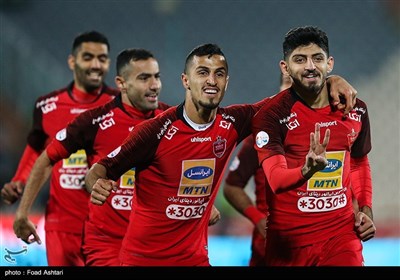 دیدار فوتبال تیم های پرسپولیس و گل گهر سیرجان