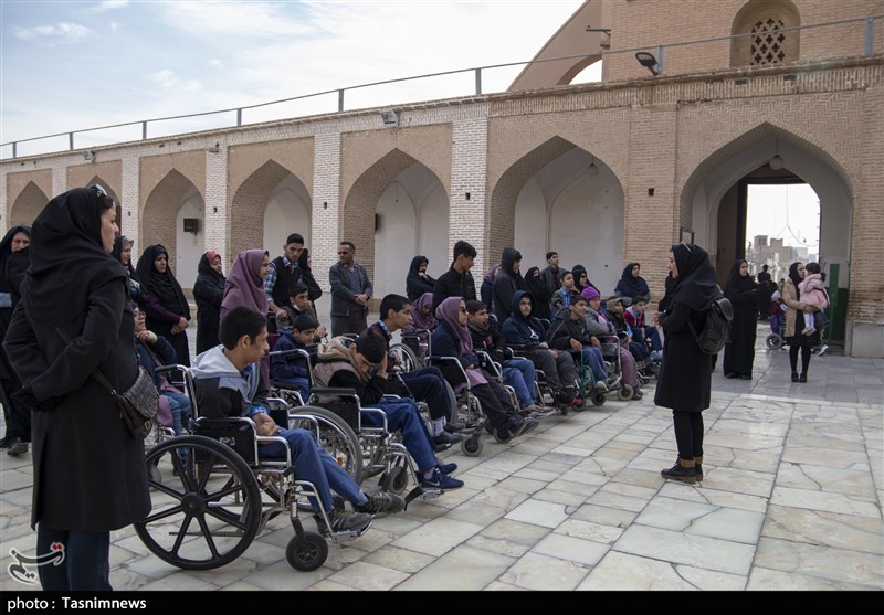 یزد شهر دوستدار معلول| نخستین گردش دانش‌آموزان معلول یزدی در بافت تاریخی‌