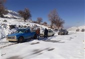 15 معلم بویراحمدی در برف گرفتار شدند+تصاویر