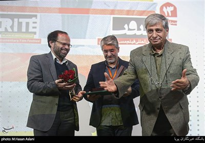 تقدیر از احمد ضابطی جهرمی پدر علم تدوین ایران در جشنواره سینما حقیقت