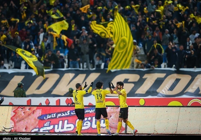بازی معوقه هفته یازدهم رقابت‌های فوتبال لیگ برتر| برد شاگردان امیر قلعه‌نویی در نیمه نخست