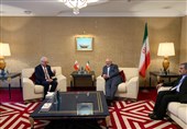 Iran’s Zarif Meets Polish FM, Iraqi Top Security Official in Doha