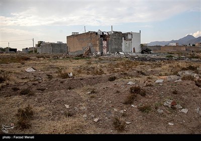 بسیاری از این منازل فاقد اصول فنی، مهندسی عمرانی هستند که با کوچکترین زلزله و سیل تخریب می شوند.