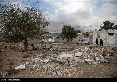 بسیاری از این منازل فاقد اصول فنی، مهندسی عمرانی هستند که با کوچکترین زلزله و سیل تخریب می شوند.