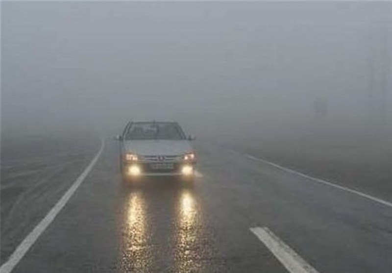 مه گرفتگی شدید در محورهای بروجرد؛ رانندگان از سفر غیرضروری اجتناب کنند