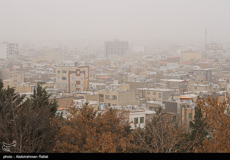آلودگی هوا ادارات دولتی و بانک‌های کرمان را به تعطیلی کشاند