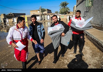 کمک رسانی گروههای مردمی به مناطق سیل‌زده کوت عبدالله