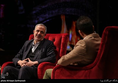 احمد مسجد جامعی عضو شورای شهر تهران در پشت صحنه برنامه تلویزیونی روشن ترین شب