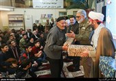 تجلیل از خانواده شهدا در مراسم هجدهمین یادواره شهدای بسیج مسجد محمدی 