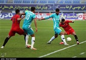 دیدار تیم‌های فوتبال شهر خودرو و پیکان - مشهد