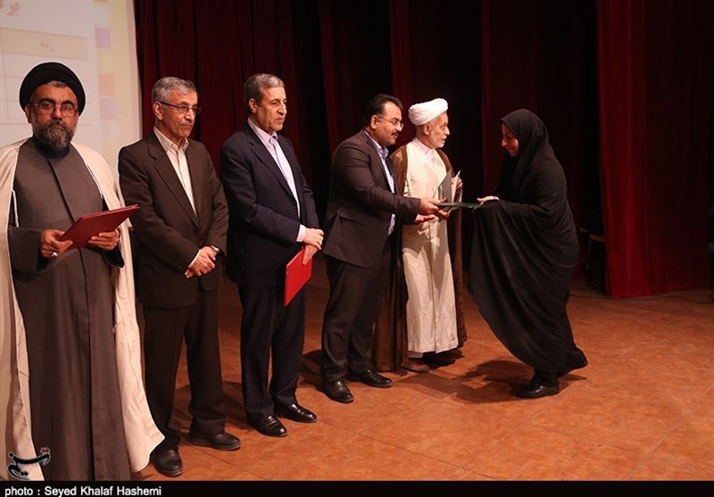 تجلیل از آثار برتر اجلاس استانی نماز بوشهر به روایت تصویر