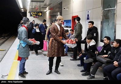 جشن یلدا در قطارشهری مشهد