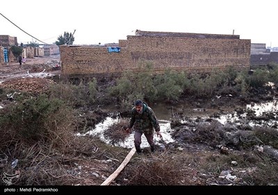 تلاش برای مهار آبگرفتگی در قلعه چنان - خوزستان