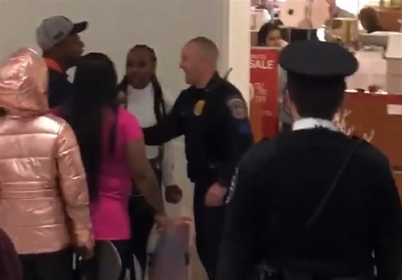 Video Captures Brawls between Shoppers in US Mall on Super Saturday (+Video)