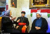 دیدار مارنرسای بنیامین، اسقف اعظم کلیسای آشوری شرق ایران و حجت الاسلام حبیب رضا ارزانی دبیر ستاد عالی هماهنگی و نظارت برکانون های فرهنگی هنری مساجد کشور با خانواده  شهید آشوری