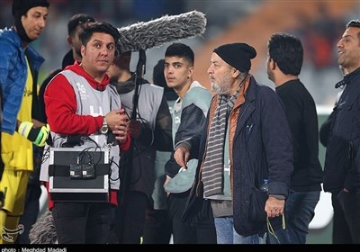  اخبار رادیو و تلویزیون| سیروس مقدم سانسور "پایتخت" را تکذیب کرد/ حضور اصغر سمسارزاده در برنامه زنده 