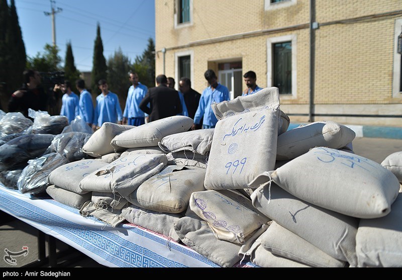 از گوشه و کنار کاشان| 432 کیلوگرم مواد مخدر توسط ماموران پلیس مبارزه با مواد مخدر کشف و ضبط شد