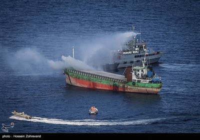 مانور مقابله با دزدان دریایی توسط تکاوران ارتش و سپاه