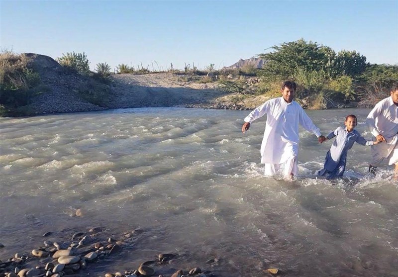 سیستان و بلوچستان| گلایه مردم روستاهای دشتیاری از مسدود شدن محورهای مواصلاتی در سیلاب