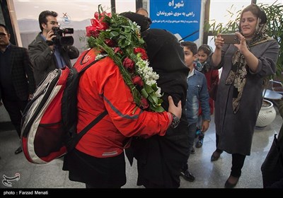 مراسم استقبال از هانیه عاشوری اولین بانوی طلایی تاریخ کشتی آلیش ایران