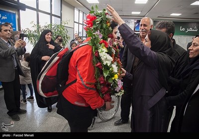 این بانوی کشتی گیر کرمانشاهی در اولین حضور خود در رقابت‌های جهانی با غلبه برحریفانی از کشور‌های گرجستان، قرقیزستان و مغولستان در دیدار فینال برابر حریفی از کشور بلاروس قرار گرفت و توانست این حریف را نیز شکست دهد و به مقام قهرمانی جهان دست پیدا کند.