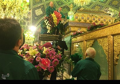 گل آرایی حرم مطهر حضرت زینب (س) و حضرت رقیه (س)