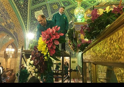 گل آرایی حرم مطهر حضرت زینب (س) و حضرت رقیه (س)
