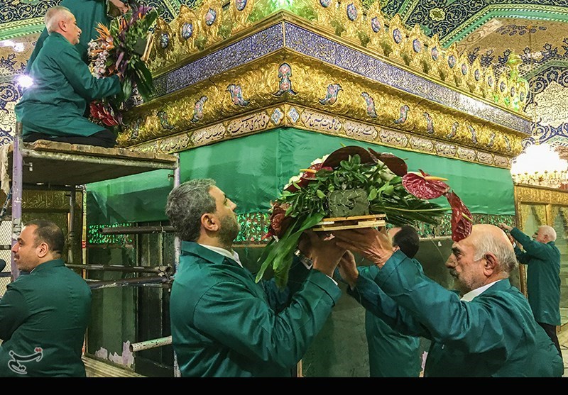گل آرایی حرم مطهر حضرت زینب (س) و حضرت رقیه (س)