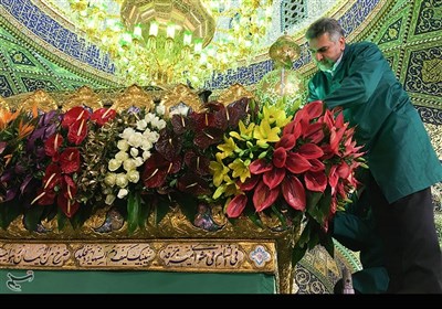 گل آرایی حرم مطهر حضرت زینب (س) و حضرت رقیه (س)