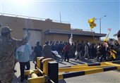 خروج معترضان از مقابل سفارت آمریکا در پی درخواست حشد شعبی برای احترام به تصمیم دولت+ تصاویر
