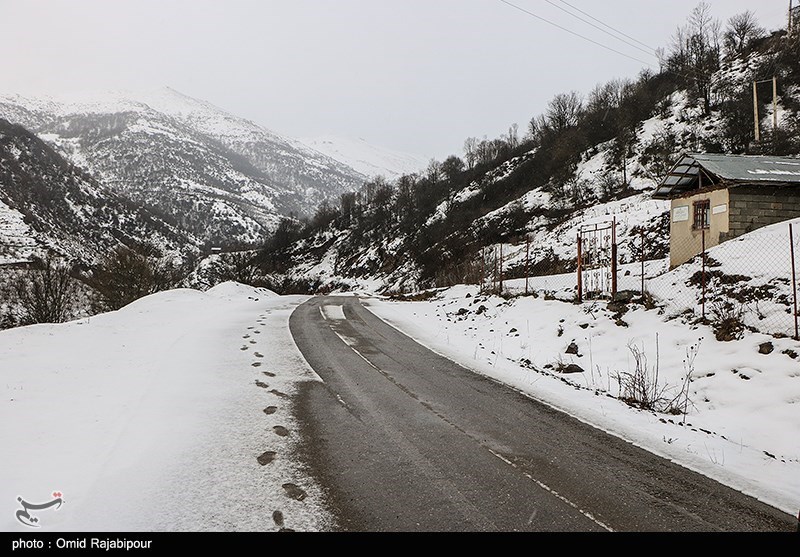 برف و باران در جاده‌های 13 استان