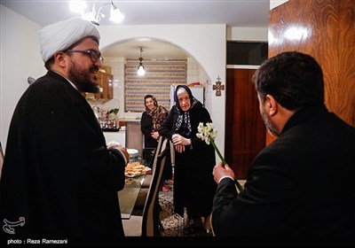 دیدار خادمین مسجد جمکران با خانواده های شهدای ارامنه و آشوری