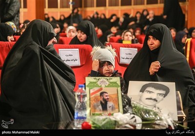  افتتاحیه دهمین جشنواره مردمی با حضور خانواده شهدا