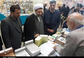 نماینده ولی‌فقیه در استان کرمان از نمایشگاه کتاب ناشران ایران بازدید کرد+تصاویر