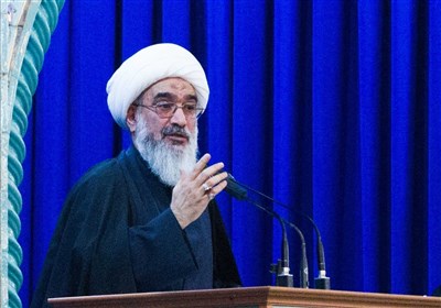 امام جمعه بوشهر: حداقل 50 درصد نیروهای بومی استان بوشهر را در صنایع استخدام کنید