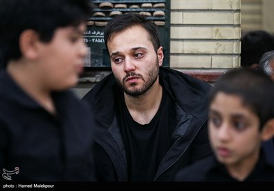 فرزند سپهبد شهید قاسم سلیمانی در مراسم سوگواری در مسجد امیرالمؤمنین شهرک شهید دقایقی تهران