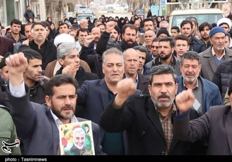 خروش مردم کاشان در انزجار از مستکبران/ ندای &quot;مرگ بر آمریکا&quot; در کاشان طنین انداز شد+فیلم