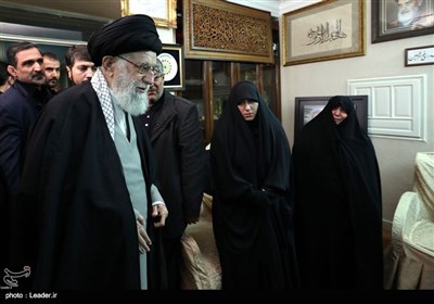 حضور رهبر معظم انقلاب در منزل سپهبد شهید حاج قاسم سلیمانی