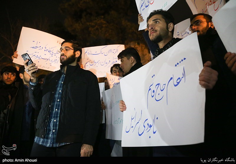 دانشجویان و طلاب در فرودگاه تبریز تجمع کردند / اعلام آمادگی برای اعزام به نبرد با آمریکا