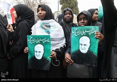 حضور سیاه پوستان در جمع دانشجویان تهران در پی شهادت سردار سلیمانی در دانشگاه تهران