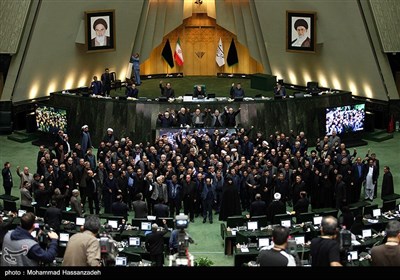 نمایندگان مجلس با سردادن فریاد مرگ بر آمریکا و مرگ بر اسرائیل جنایت ترور شهید قاسم سلیمانی را محکوم کردند