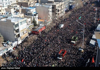  بهت‌وحیرت خبرنگاران خارجی حاضر در تشییع "حاج‌قاسم سلیمانی"/ گسترده‌ترین تجمع بعد از رحلت امام خمینی‌(ره) 