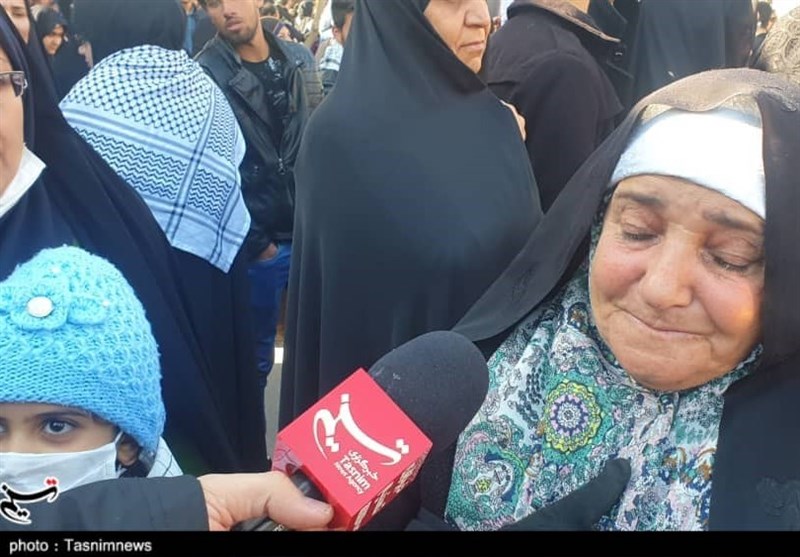 گریه‌های اندوهناک مادر کرمانی در وصف لحظه شنیدن خبر شهادت حاج‌قاسم؛ برادرم بود وطنم بود + فیلم