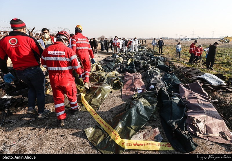 مراجعه خانواده 70 نفر قربانی سقوط هواپیمای اوکراینی به پزشکی قانونی