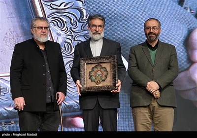 تقدیر از محمدرضا سرشار در مراسم اختتامیه دهمین جشنواره مردمی فیلم عمار