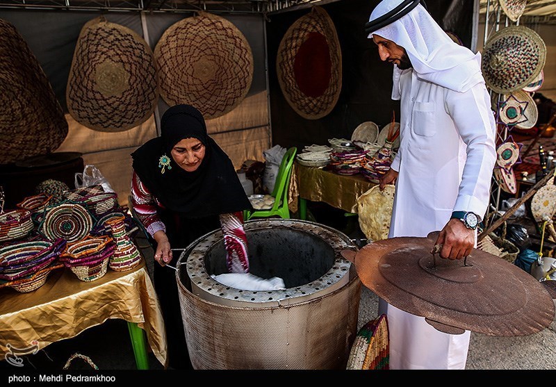 در حاشیه برگزاری جشنواره گل نرگس نمایشگاه صنایع دستی، نشست های علمی و تخصصی گل نرگس، کارگاه آموزشی و برنامه های آیینی